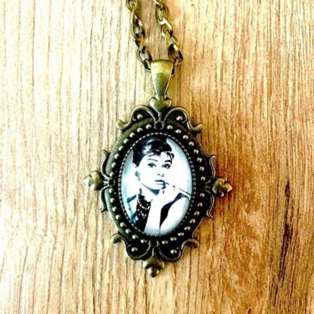 Audrey Hepburn Victorian Style Necklace, NWT